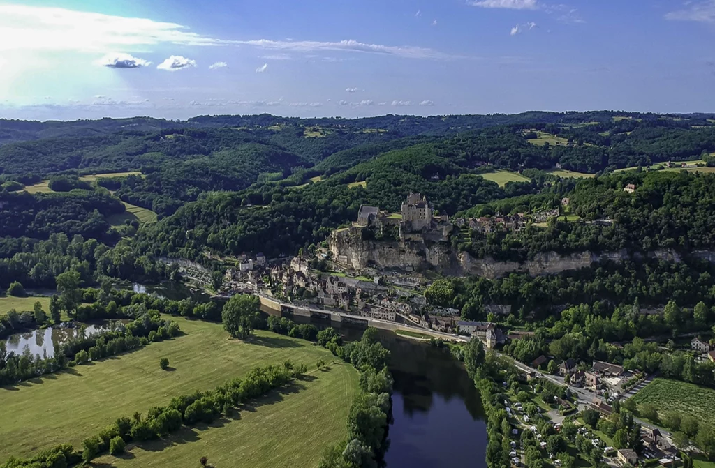 La ville médiévale de Beynac - photographie drone BTP immobilier 