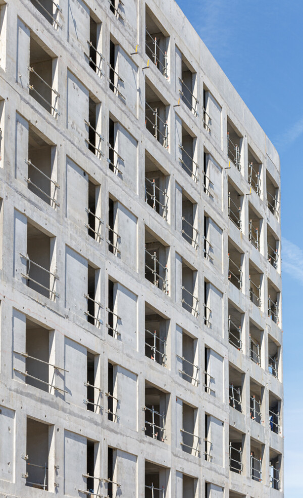 Façade sécurisée par des gardes-corps