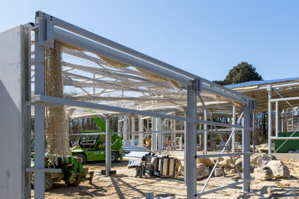 Filet anti-chute et charpente métallique